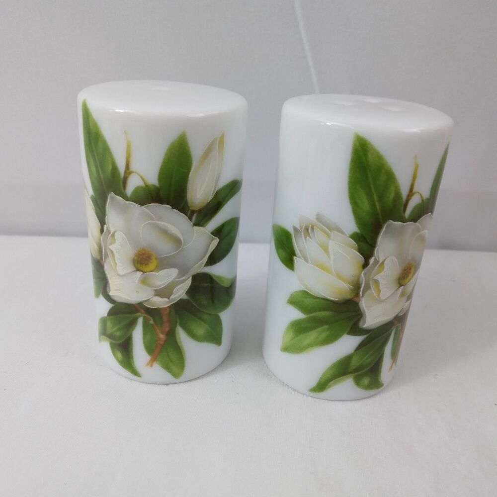 Vintage White Floral Salt & Pepper Shakers Ceramic Treasure Inc Cottagecore - Picture 1 of 9
